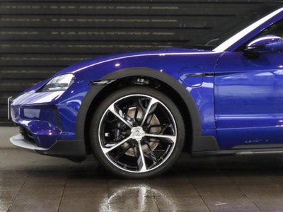 PORSCHE TAYCAN - 5