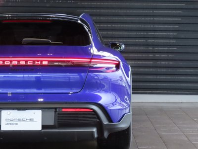 PORSCHE TAYCAN - 8