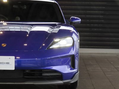 PORSCHE TAYCAN - 3