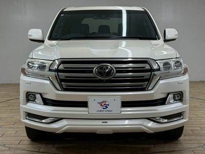 TOYOTA LAND CRUISER 200 - 3