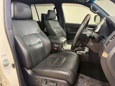 TOYOTA LAND CRUISER 200 - 6