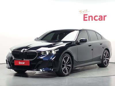 2026 BMW 5 SERIES 照片 1