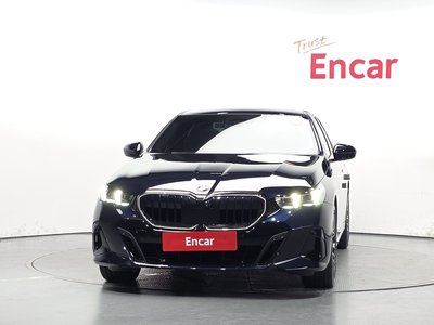 2026 BMW 5 SERIES 照片 2