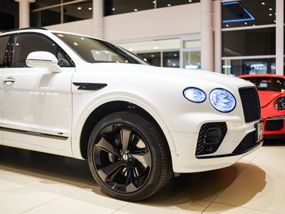 BENTLEY BENTAYGA - 7