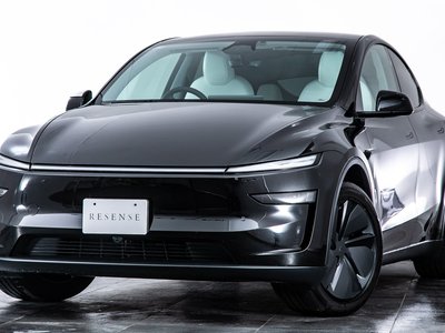 TESLA MODEL Y - 6