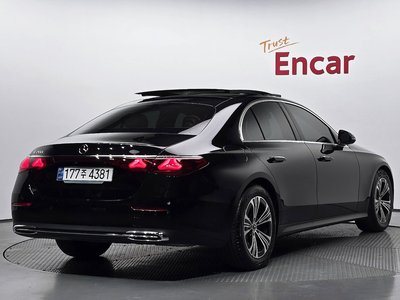 MERCEDES-BENZ E-CLASS - 4