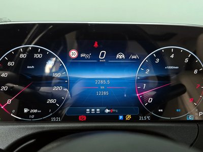 MERCEDES-BENZ E-CLASS - 8