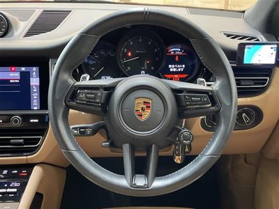 PORSCHE MACAN - 3