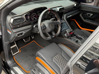 LAMBORGHINI URUS - 5