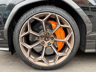 LAMBORGHINI URUS - 6