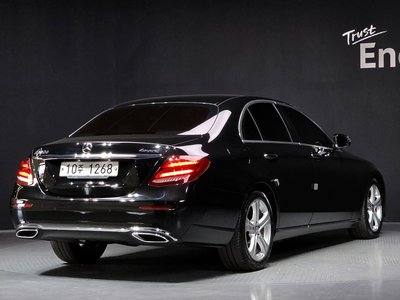 MERCEDES-BENZ E-CLASS - 5