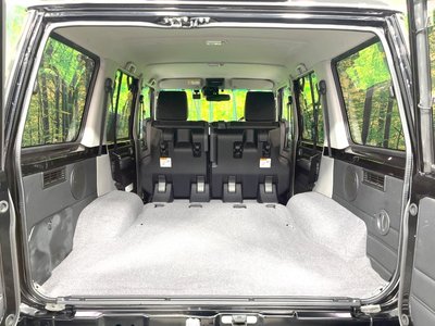 TOYOTA LAND CRUISER 70 - 9