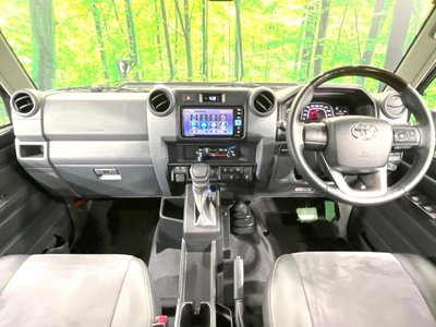 TOYOTA LAND CRUISER 70 - 2