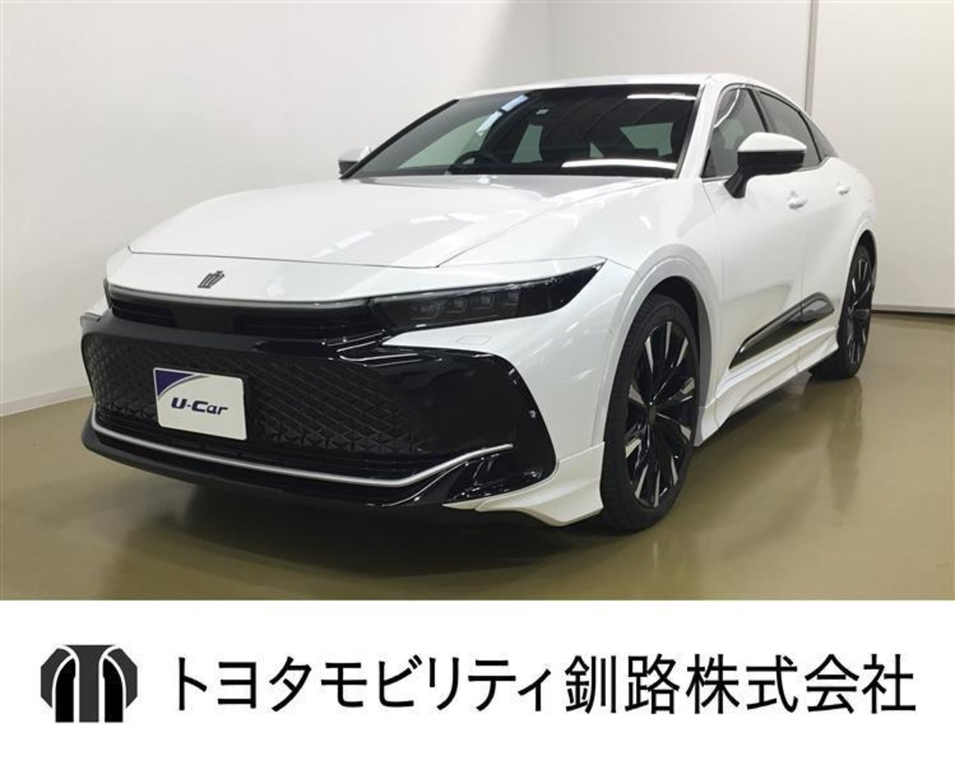 TOYOTA CROWN CROSSOVER - View 1