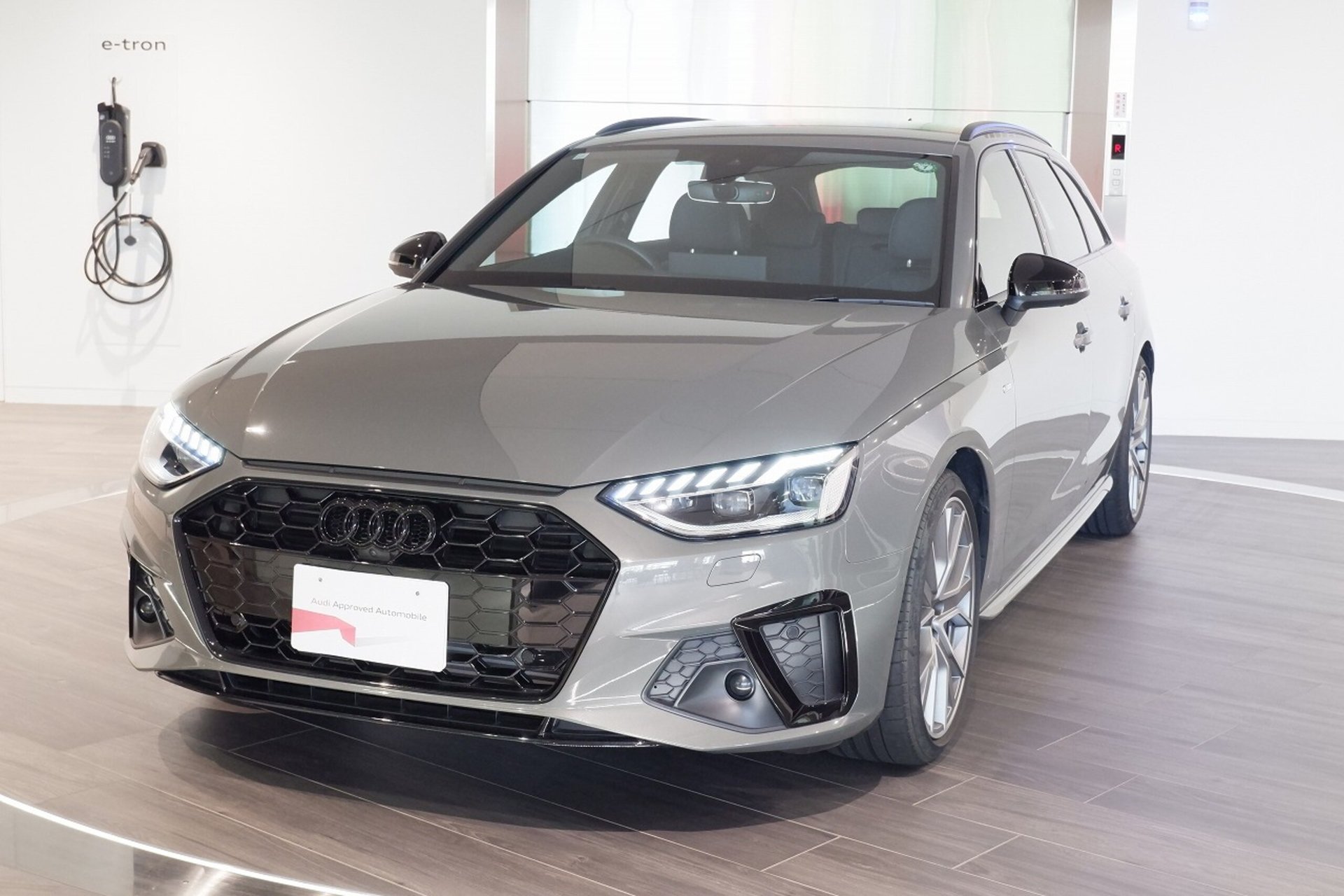 AUDI A4 AVANT - View 1