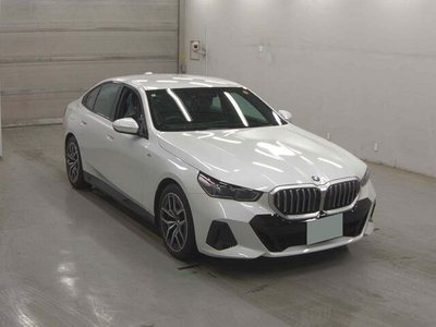 BMW 5 SERIES - 1