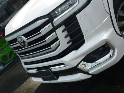 TOYOTA LAND CRUISER 300 - 8