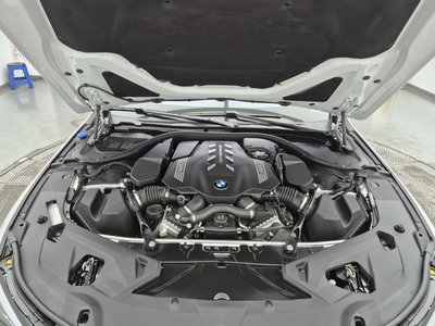BMW 8 SERIES - 8