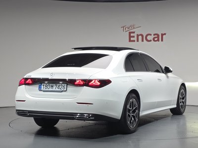 MERCEDES-BENZ E-CLASS - 4