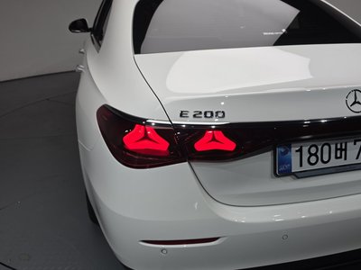 MERCEDES-BENZ E-CLASS - 10