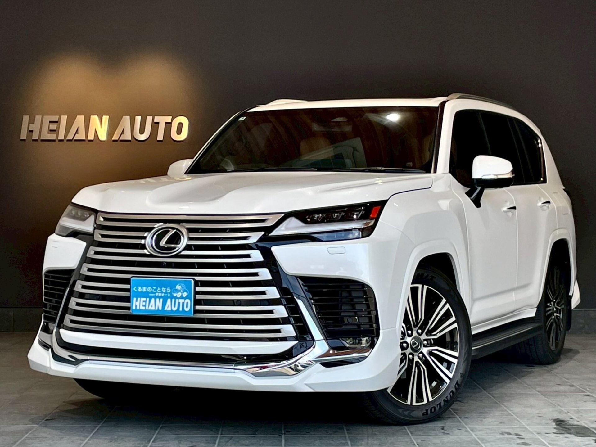 LEXUS LX - View 1
