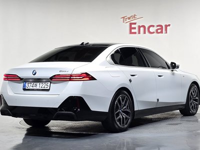 2024 BMW 5 SERIES — фото 3