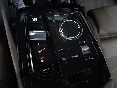 2024 BMW 5 SERIES — миниатюра 12