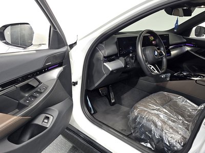 2024 BMW 5 SERIES — миниатюра 13