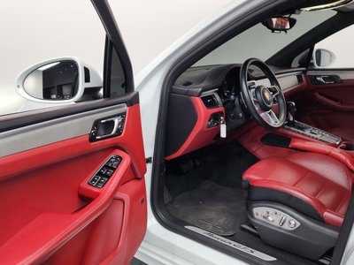 PORSCHE MACAN - 10