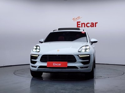 PORSCHE MACAN - 2