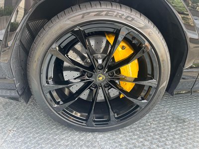 2019 Lamborghini URUS — фото 13