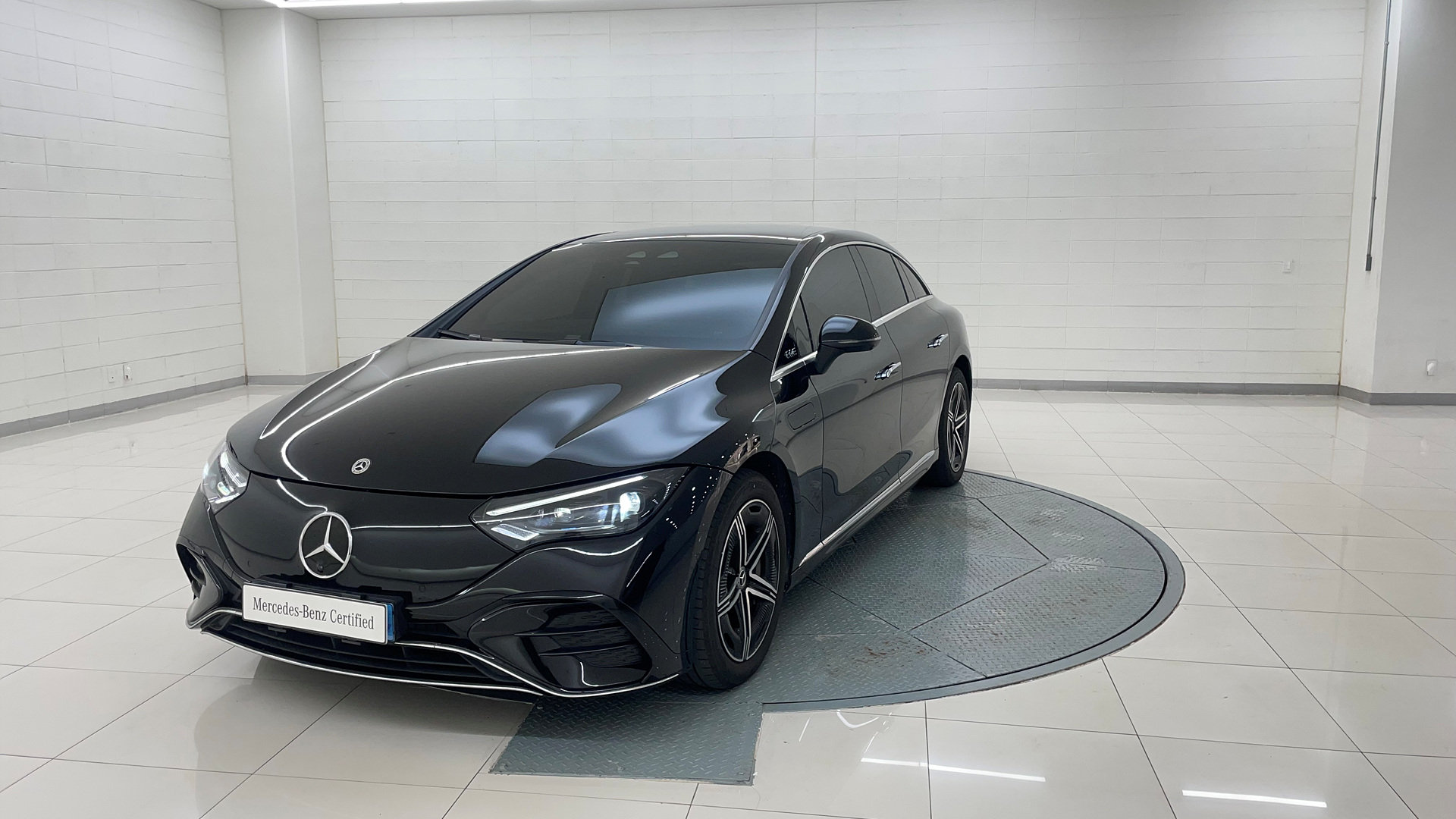 MERCEDES-BENZ EQE - View 1