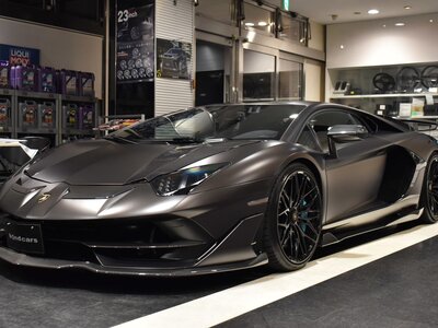 LAMBORGHINI AVENTADOR