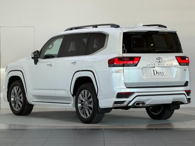 TOYOTA LAND CRUISER 300 - 8