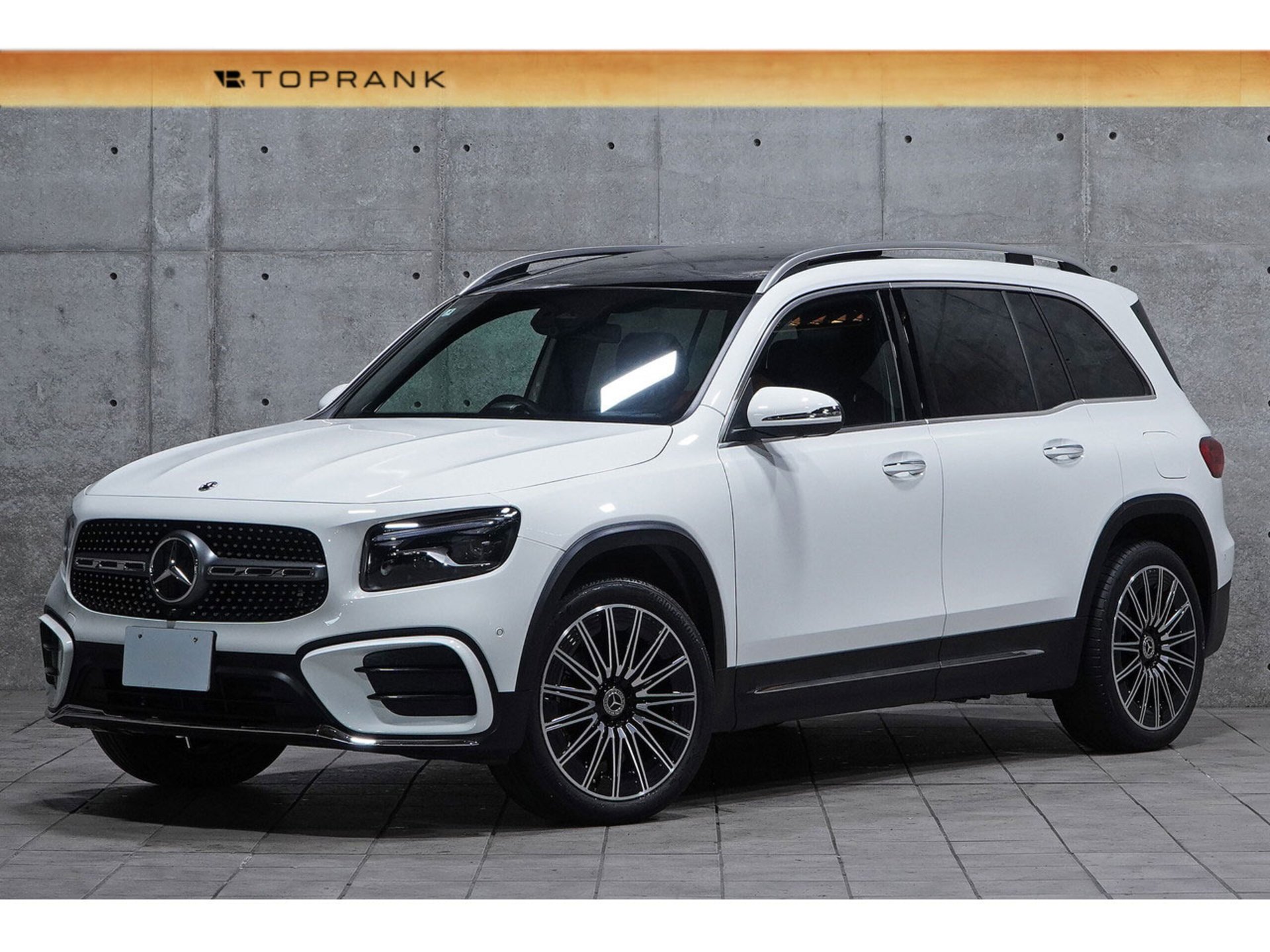 MERCEDES-BENZ GLB - View 1