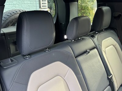 LAND ROVER DEFENDER - 7