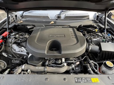 LAND ROVER DEFENDER - 10