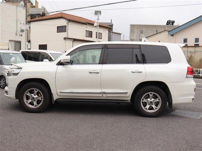 TOYOTA LAND CRUISER 200 - 7