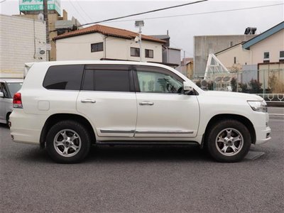 TOYOTA LAND CRUISER 200 - 6