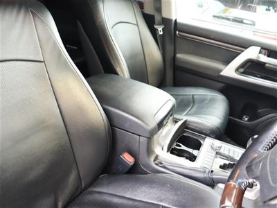 TOYOTA LAND CRUISER 200 - 10