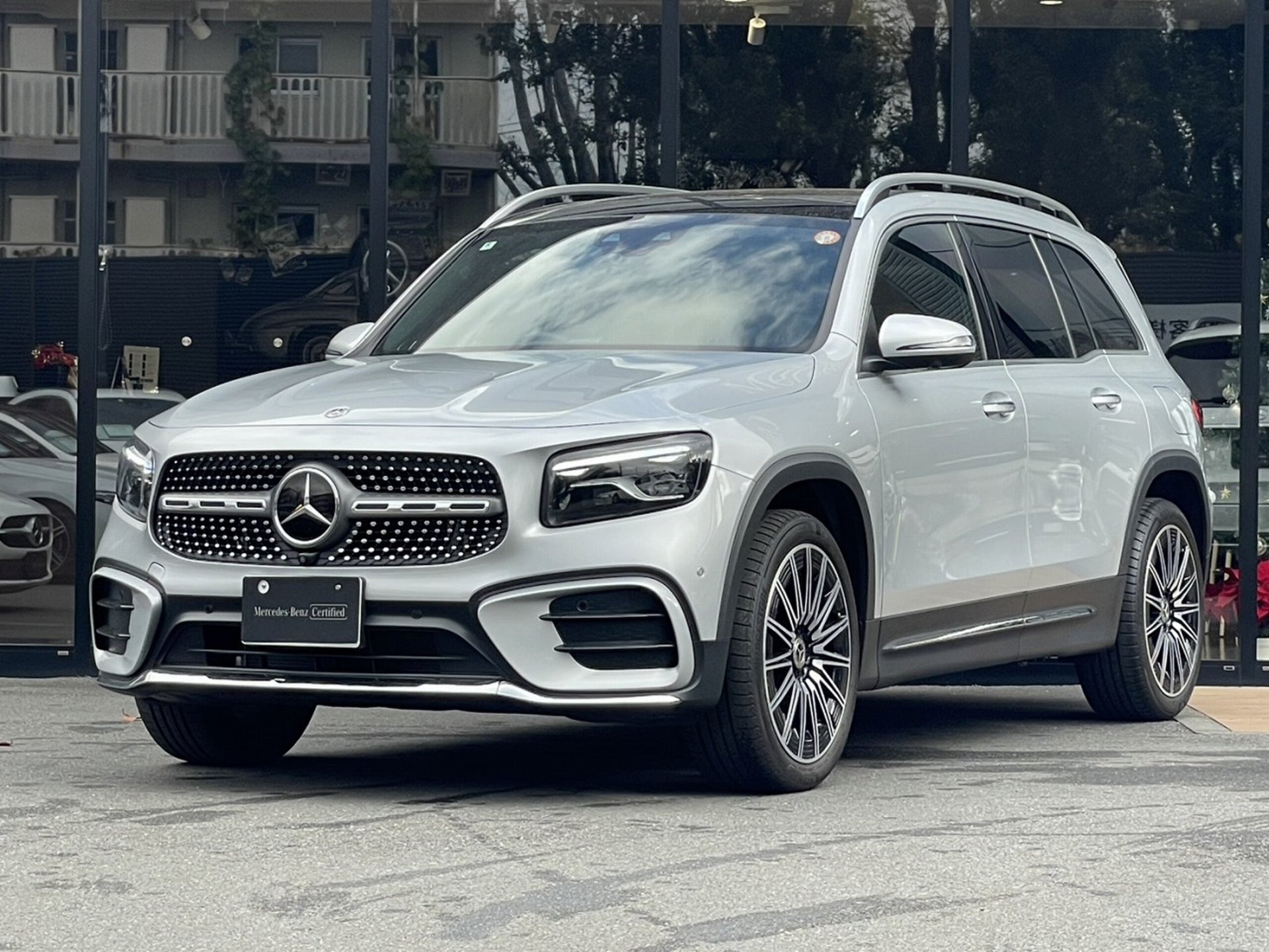 MERCEDES-BENZ GLB - View 1