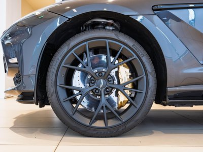 ASTON MARTIN DBX - 5