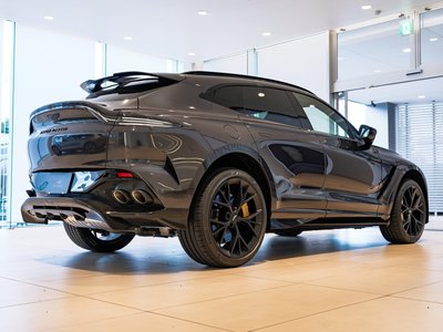 ASTON MARTIN DBX - 9