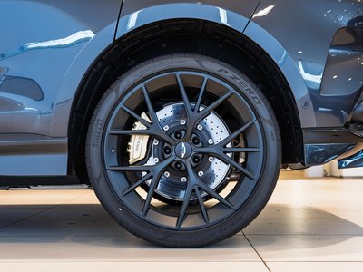 ASTON MARTIN DBX - 6