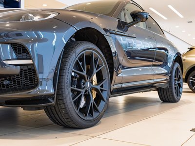 ASTON MARTIN DBX - 4