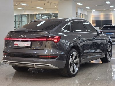 AUDI E-TRON - 4