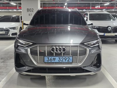 AUDI E-TRON - 3
