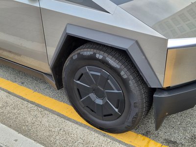 2025 Tesla CYBERTRUCK 照片 2