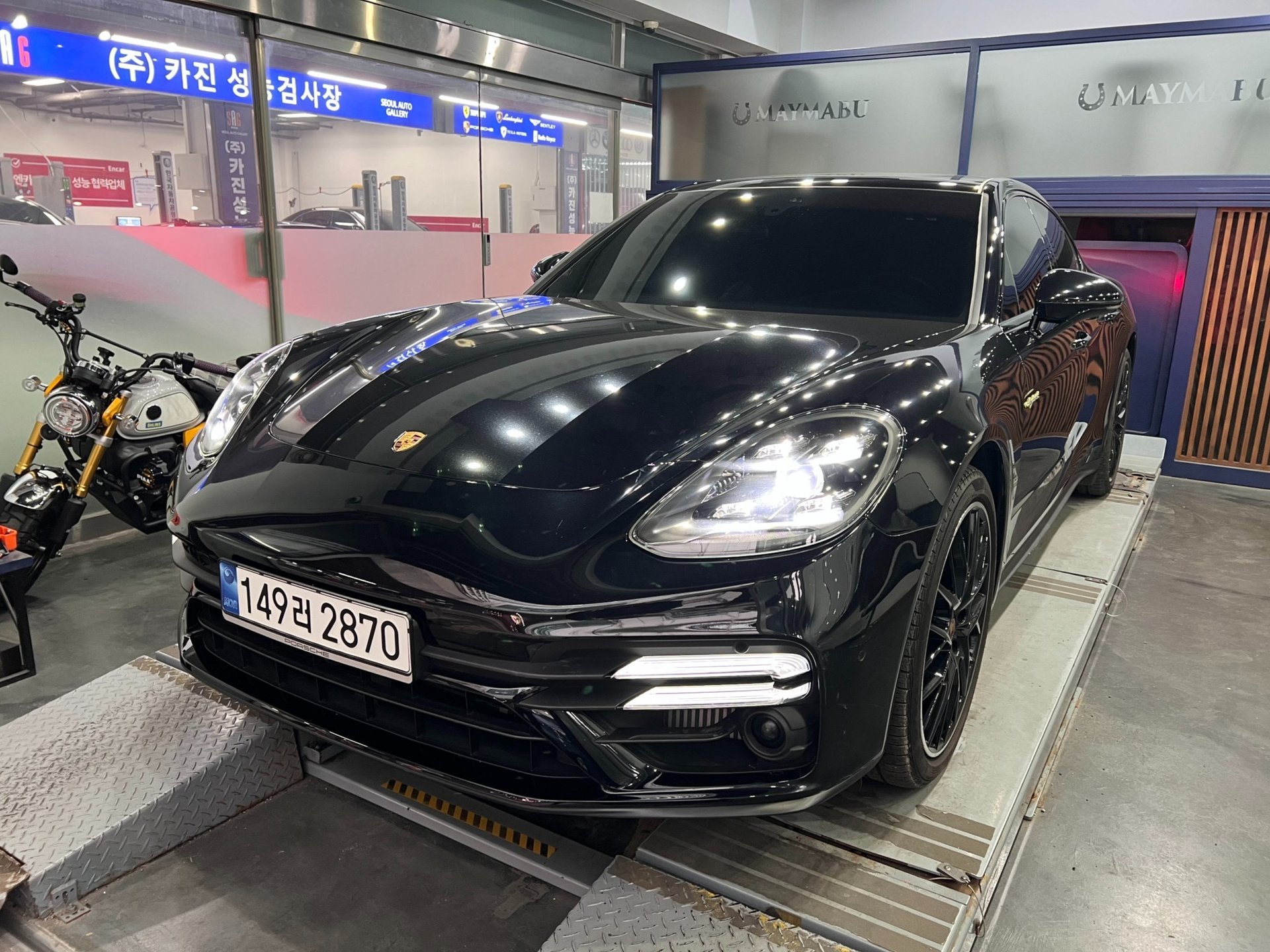 PORSCHE PANAMERA - View 1