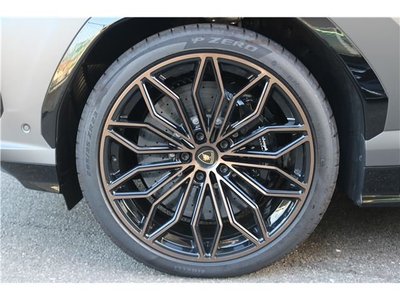 صورة 4 لـ 2026 Lamborghini URUS
